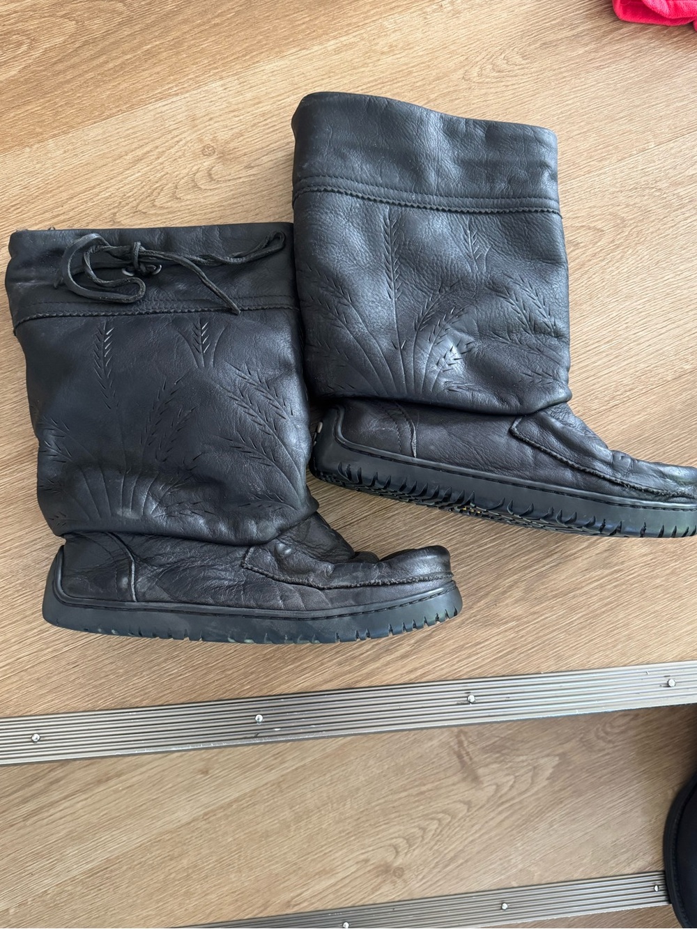 Women’s Manitobah mukluks